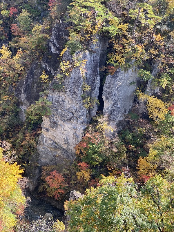 iphone11proで撮影した鳴子大橋から見た鳴子峡の風景写真５