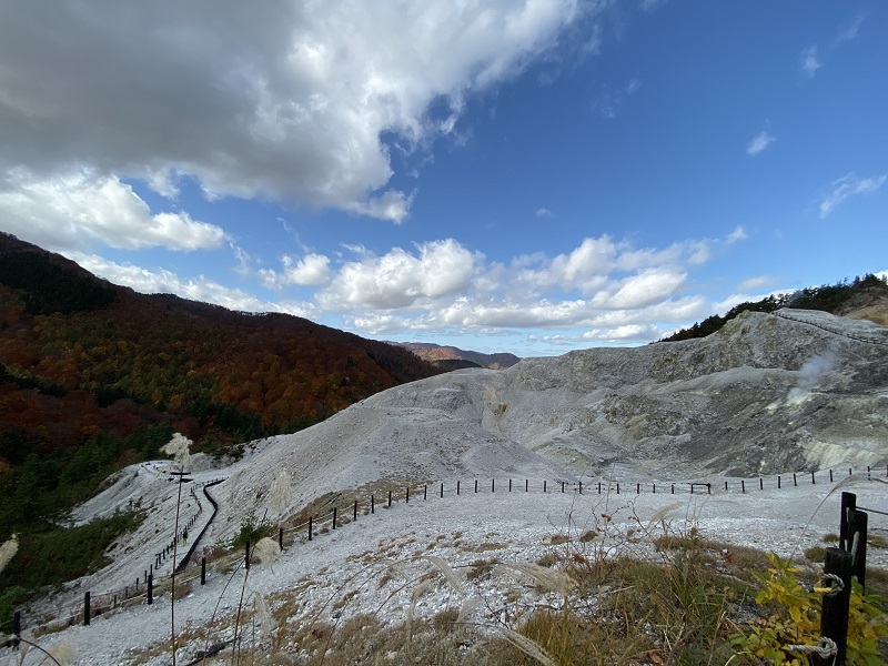 iphone 11proで撮影した秋田県川原毛地獄の紅葉の写真