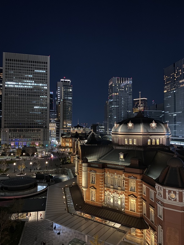 東京駅の夜景の写真